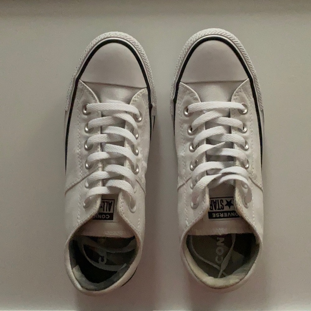Never worn Women’s White Converse All Star’s